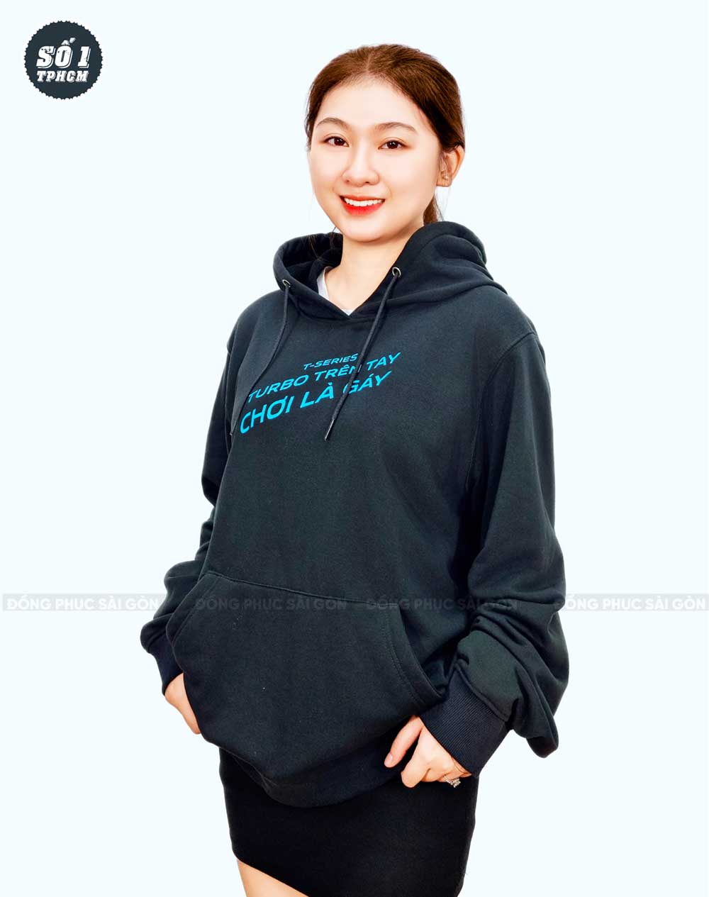 mẫu áo khoác hoodie đồng phục turbo màu đen chất liệu vải cao cấp