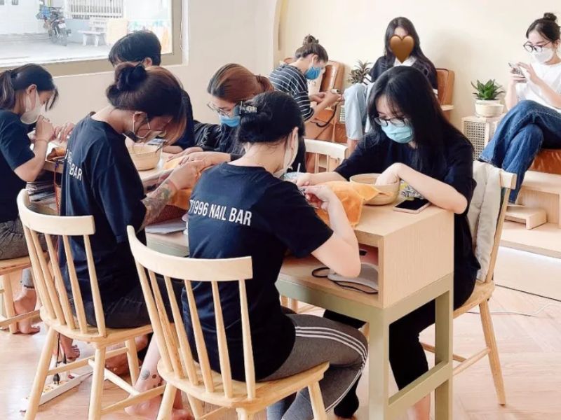 đồng phục tiệm nail