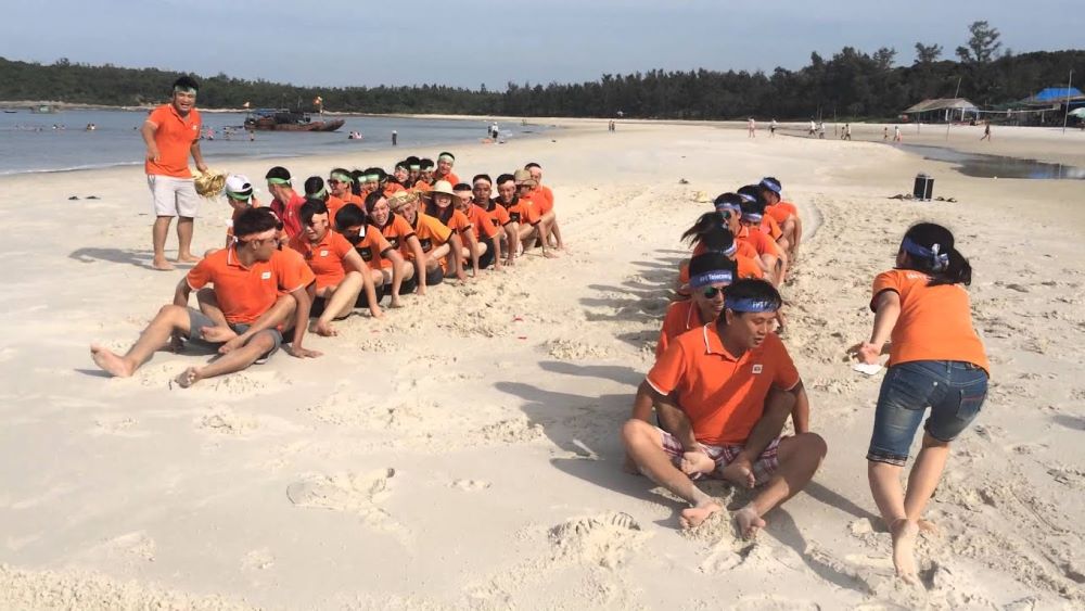 Đua thuyền trên cạn teambuilding