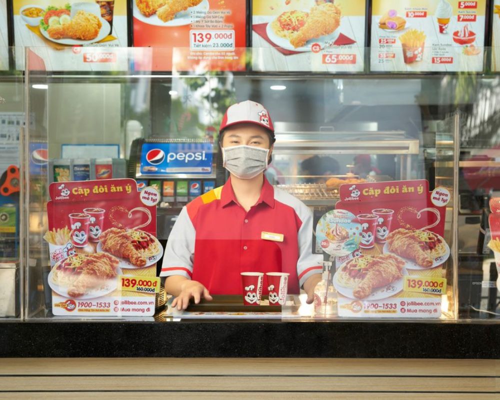 đồng phục nhân viên jollibee