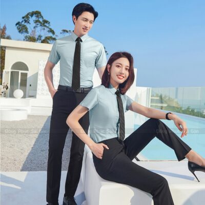 Đồng phục công sở với giày cao gót sang trọng