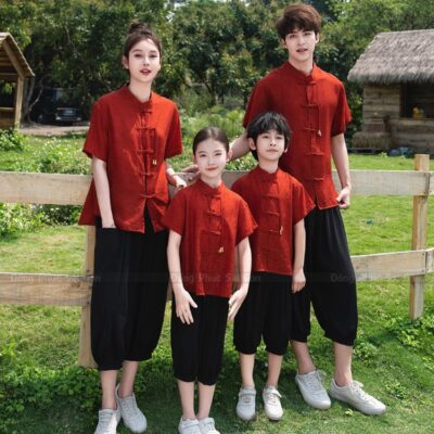 Đồng phục đại gia đình đi biển