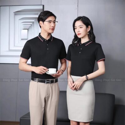 In áo đồng phục trên áo thể thao có sẵn