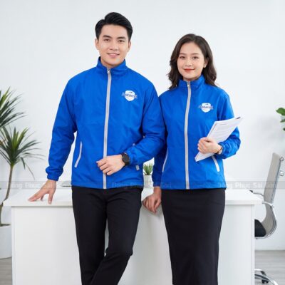 Áo gió đồng phục giá rẻ màu xanh dương in logo 2