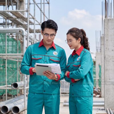 Mẫu đồng phục công nhân đẹp màu xanh ngọc phối đỏ 1